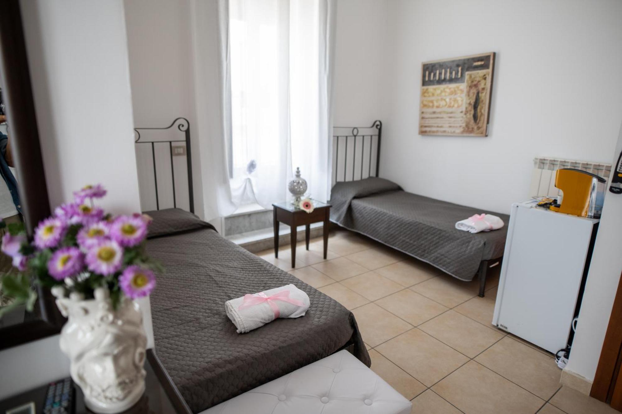 B&B Regina Carolina Caltagirone Eksteriør billede