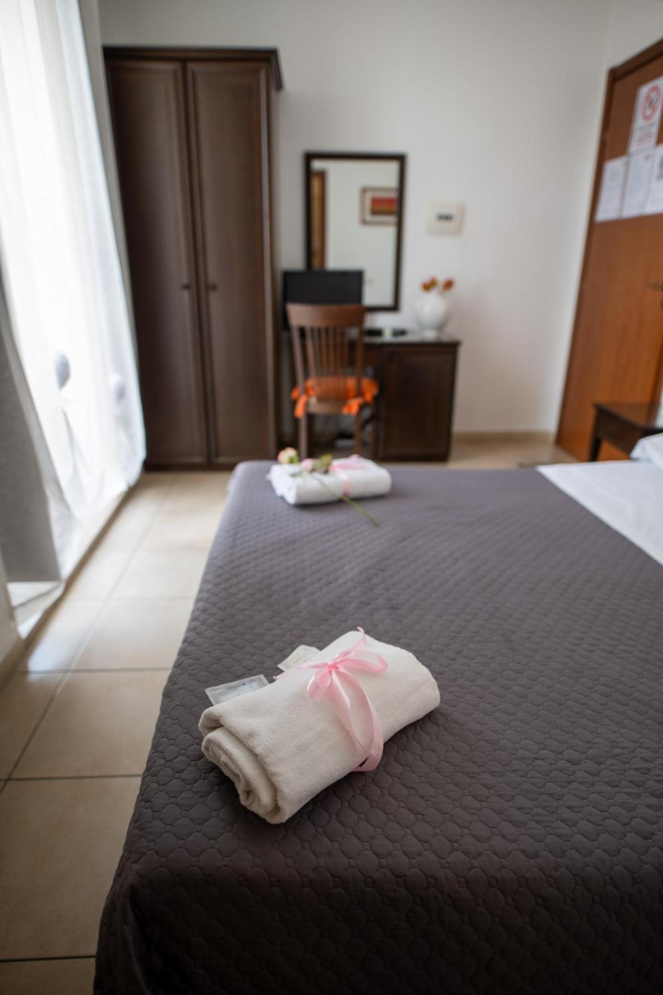B&B Regina Carolina Caltagirone Eksteriør billede