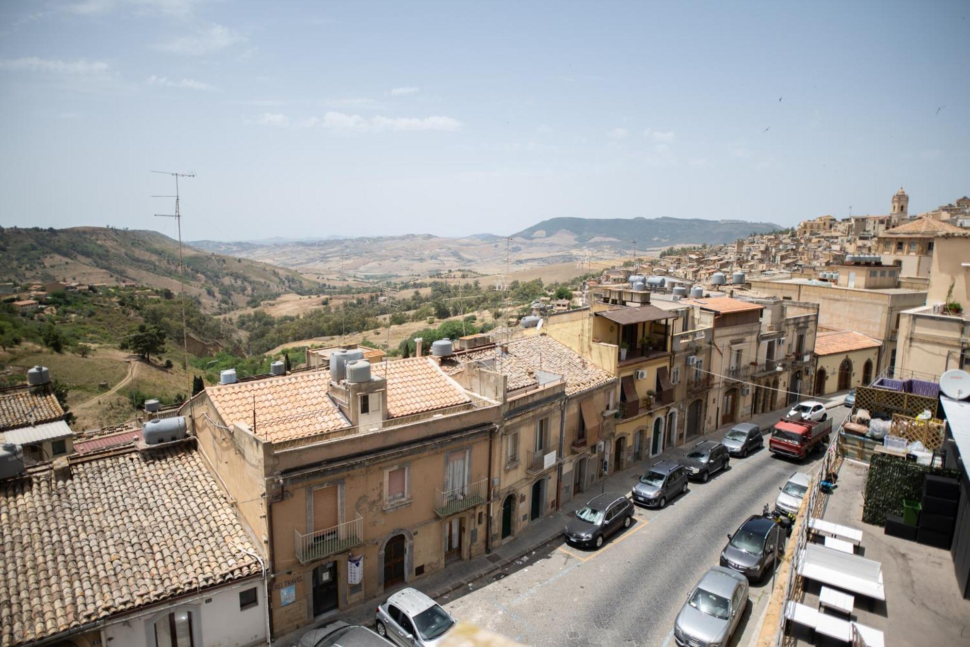 B&B Regina Carolina Caltagirone Eksteriør billede