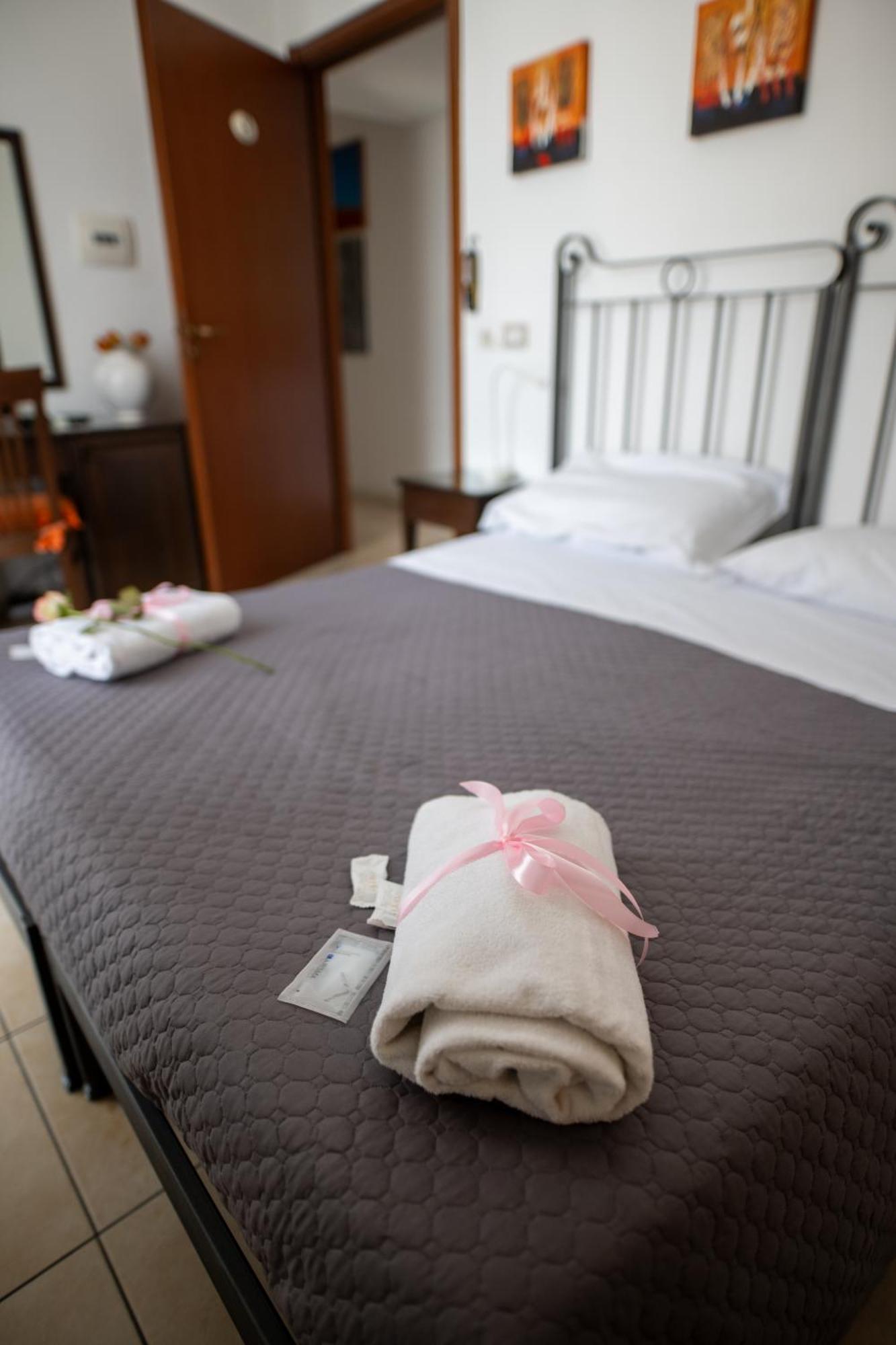 B&B Regina Carolina Caltagirone Eksteriør billede