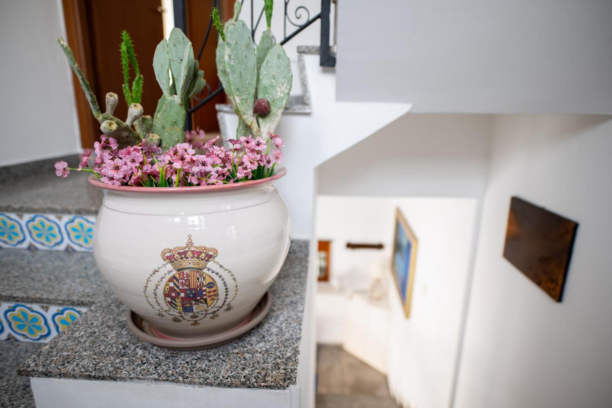 B&B Regina Carolina Caltagirone Eksteriør billede