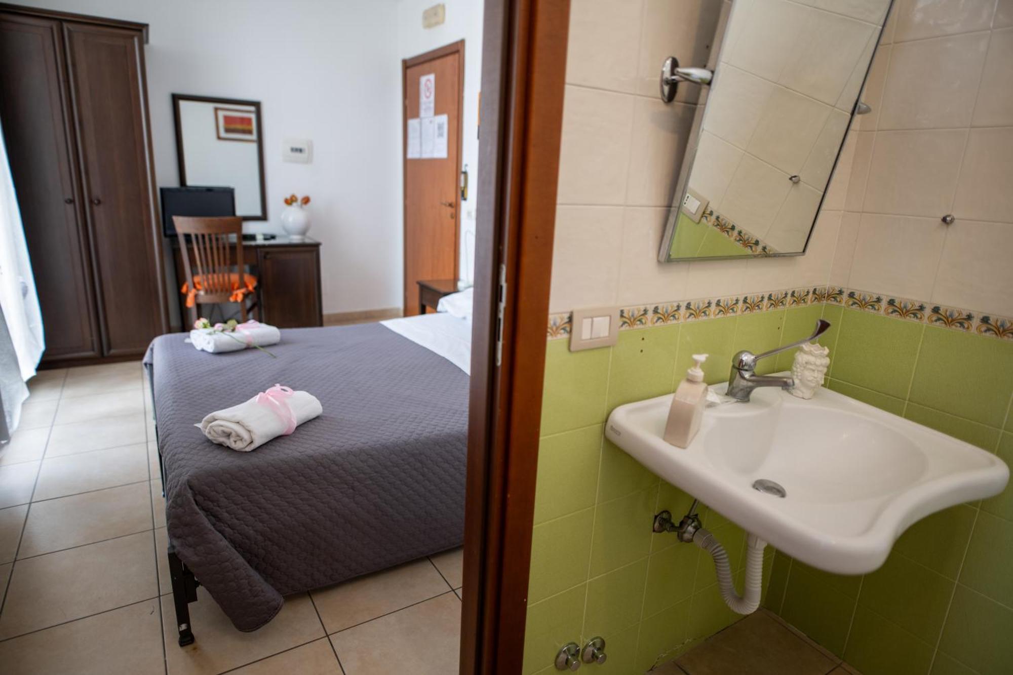 B&B Regina Carolina Caltagirone Eksteriør billede