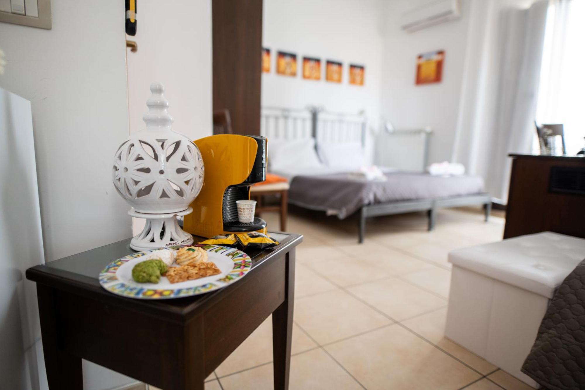 B&B Regina Carolina Caltagirone Eksteriør billede