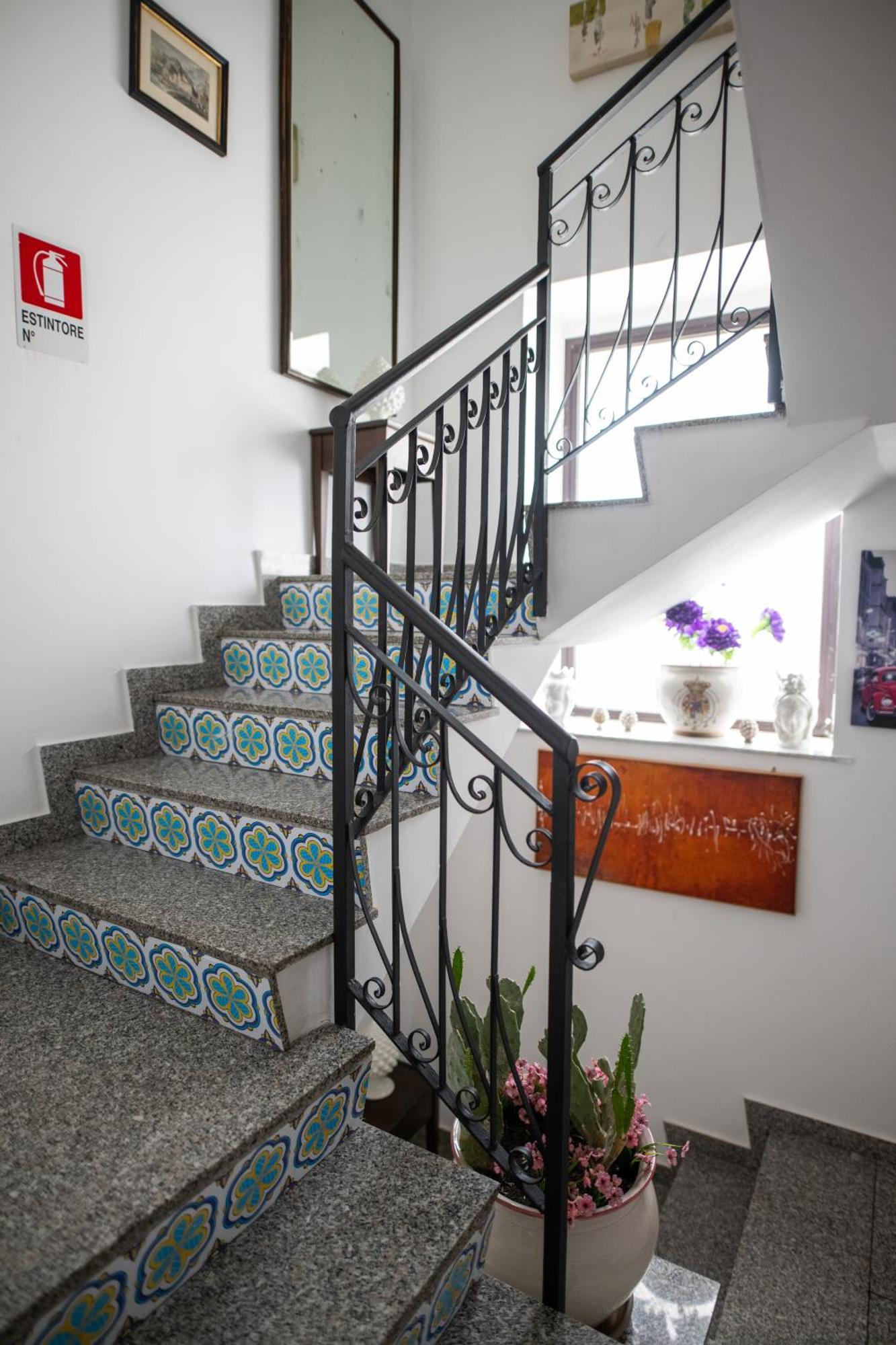 B&B Regina Carolina Caltagirone Eksteriør billede
