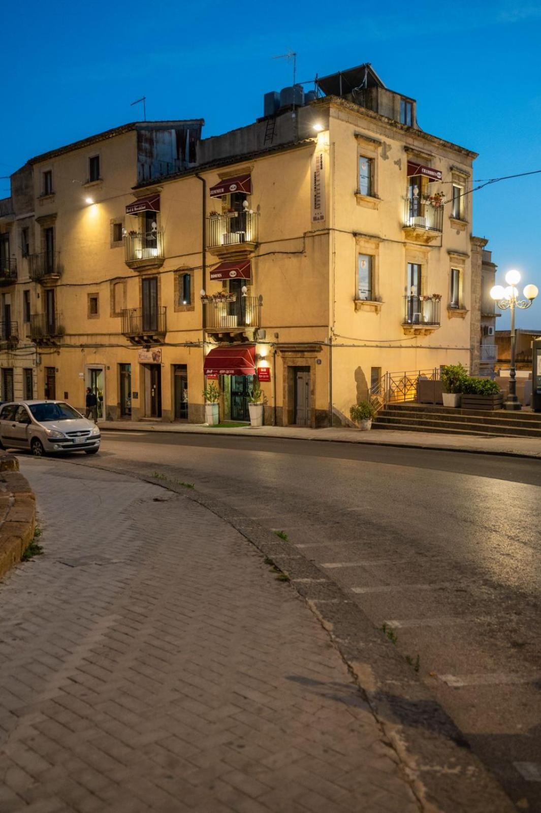 B&B Regina Carolina Caltagirone Eksteriør billede