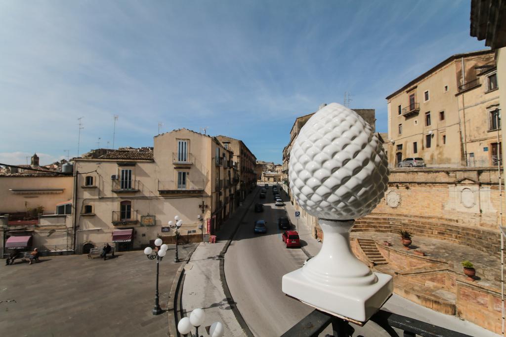 B&B Regina Carolina Caltagirone Eksteriør billede