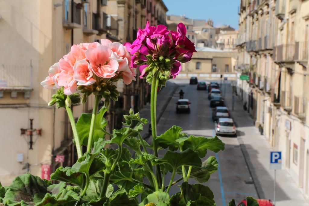 B&B Regina Carolina Caltagirone Eksteriør billede
