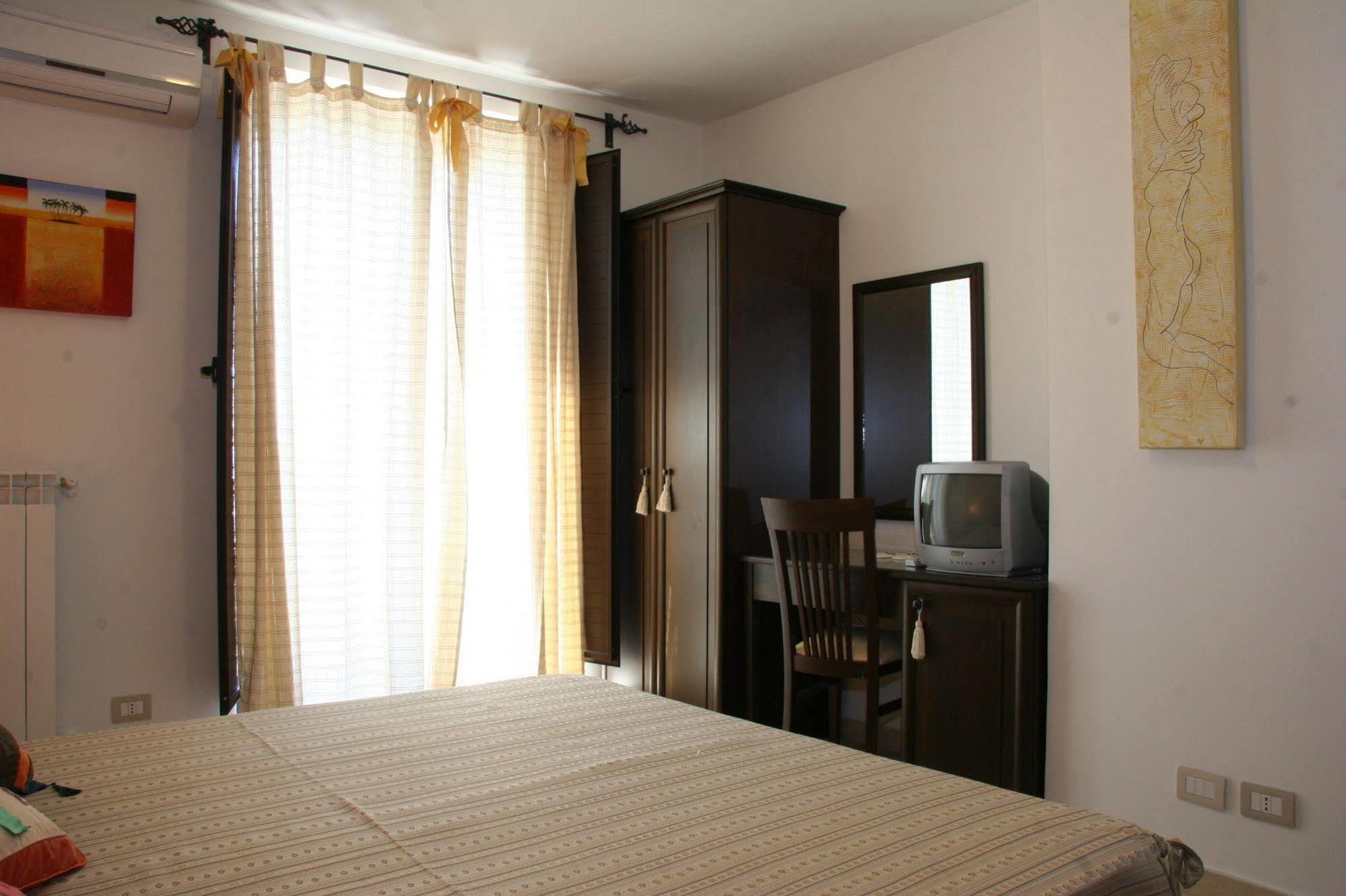 B&B Regina Carolina Caltagirone Eksteriør billede